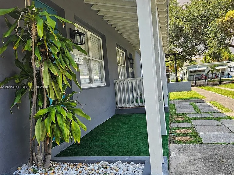 2030 Taylor St #2030 — Photo 14