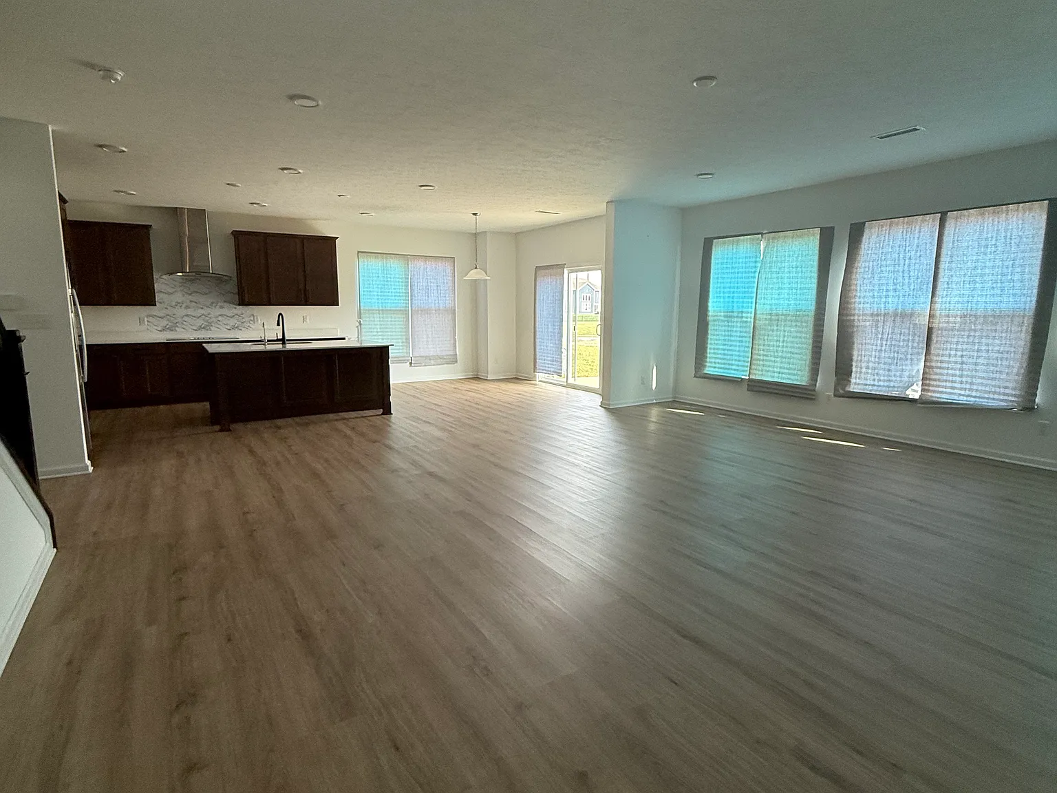 5 bed, 3500 sqft, $3,100 — Photo 4