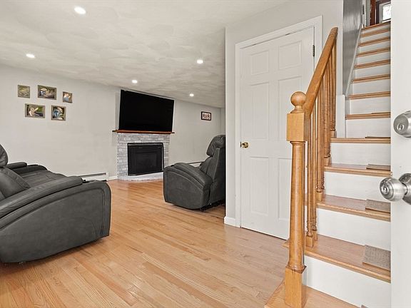 3rd image of 8 Matthew Ln