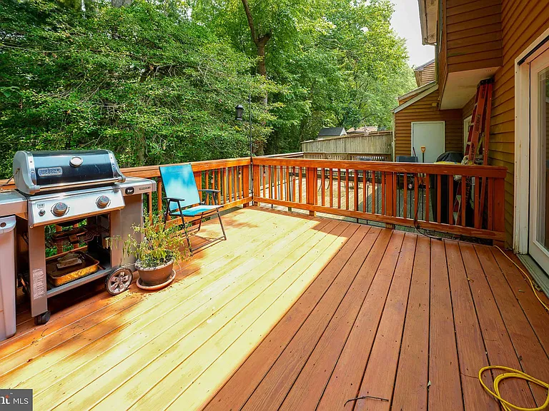 1025 Commanders Way N — Photo 9