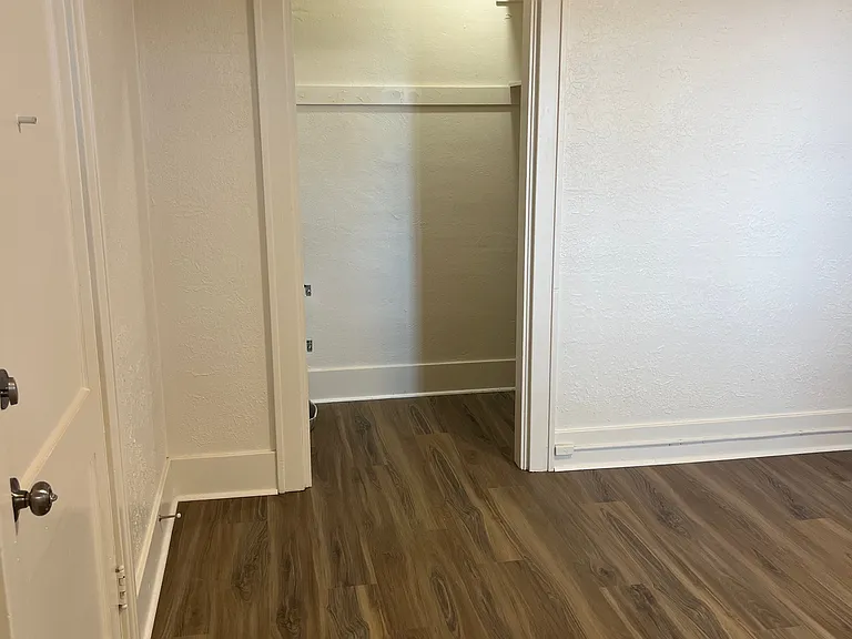 1237 Commerce Ave #6 — Photo 8