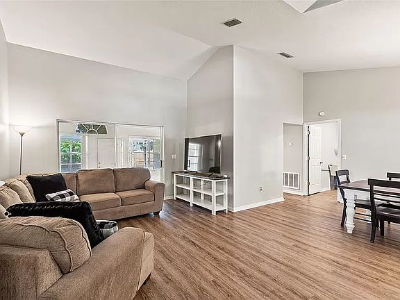 3rd image of 1547 Spring Ridge Cir