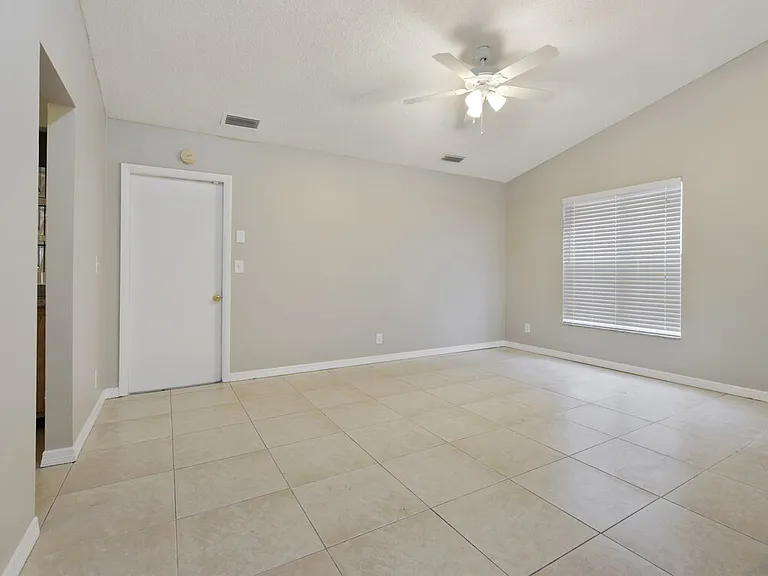 4462 NW 113th Ln — Photo 2