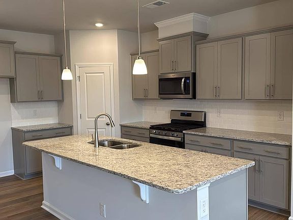 4th image of 164 Abbots Mill Dr