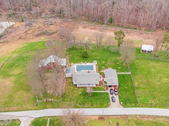 3rd image of 296 Keavy Craigs Creek Rd