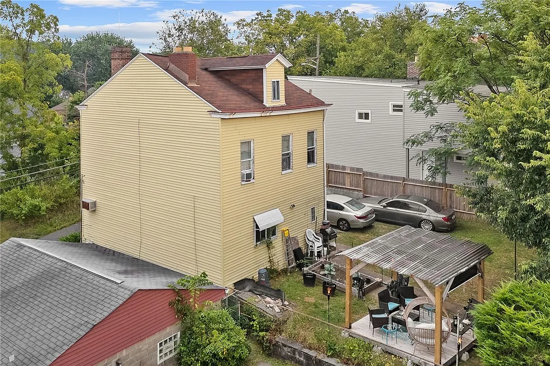 2929 Frederick St — Photo 2