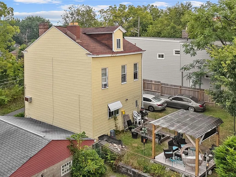 2929 Frederick St — Photo 2