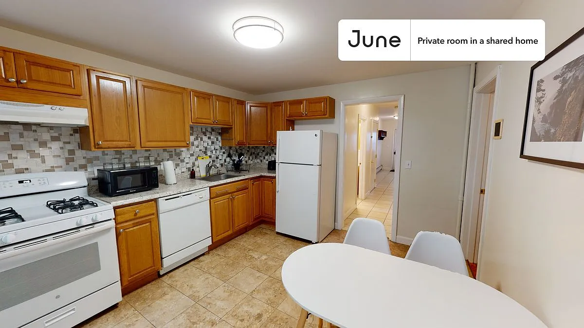 Full bedroom in 3 bed/1 bath home in Central Square (Cambridge) #1297 C — Photo 3