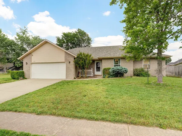 413 W Chestnut Road, Nixa, MO 65714