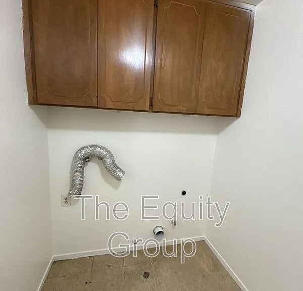 1577 E Cross Ave — Photo 7