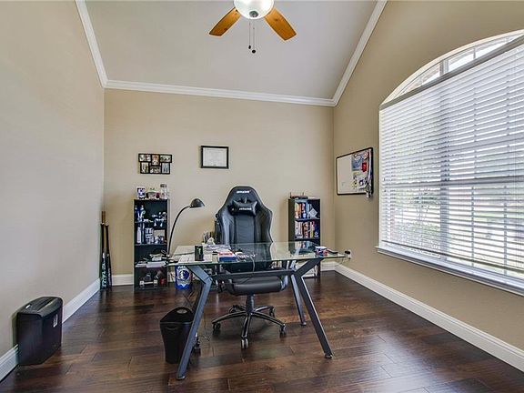 4th image of 132 Oakbluff Dr