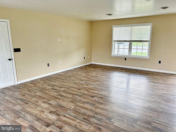 3rd image of 164 Penn Oak Dr