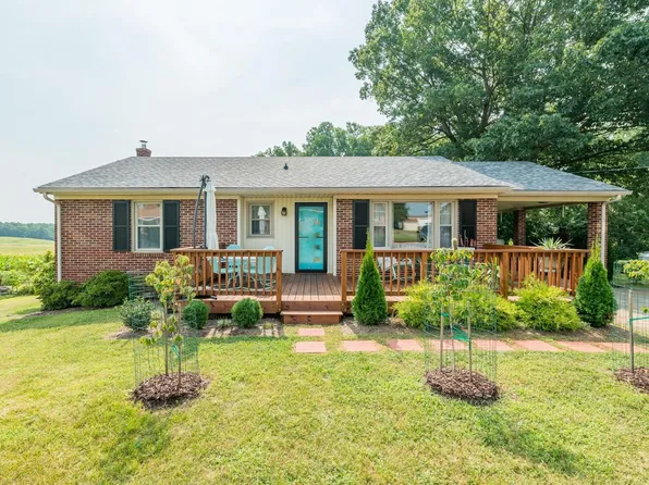 152 Peach St, Appomattox, VA 24522