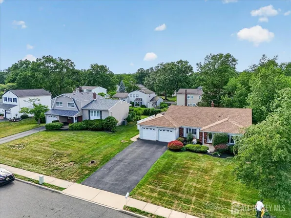 12 Virginia St, Kendall Park, NJ 08824