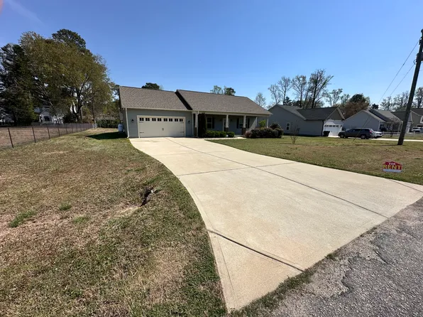 108 Dogwood Ln, Pine Level, NC 27568