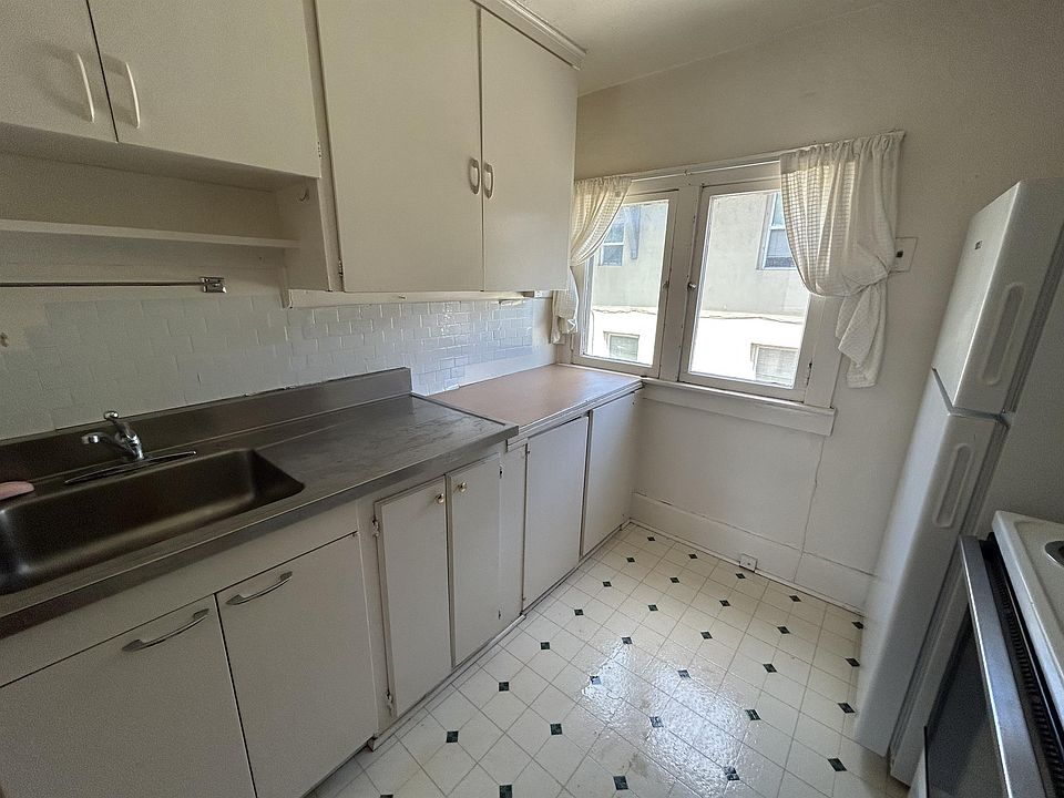 1st image of 919 E Princeton Ave