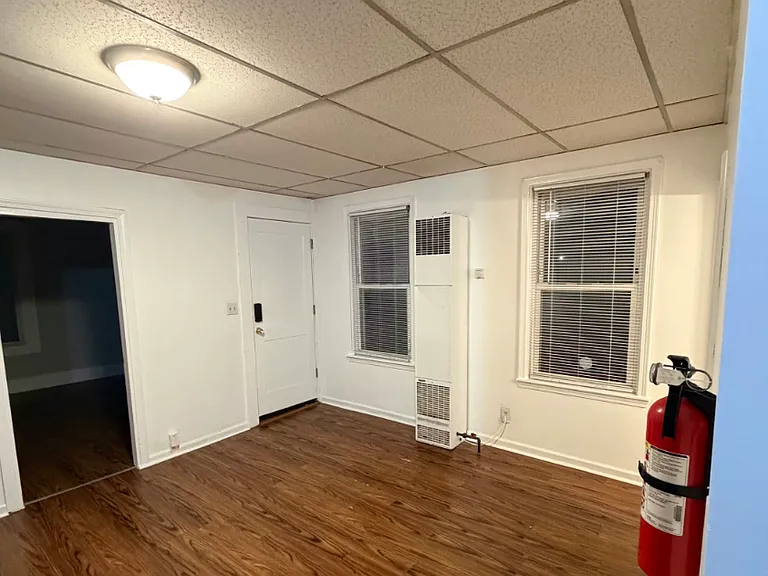 75 Crapo St New Bedford Spacious 3 Bedroom / 1 Bath New Appliances, Near the Beach! — Photo 15