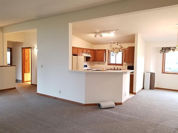 4th image of 53811 Westmoreland Ct