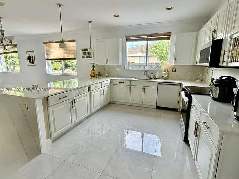 20587 NW 12th Ave — Photo 5