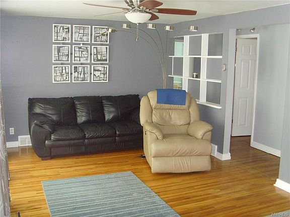 5th image of 227 Oakridge Ave