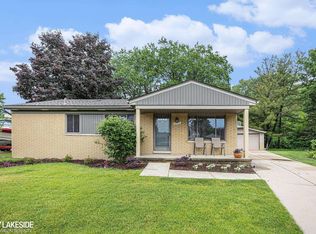 32373 Hampton Ct, Fraser, MI 48026