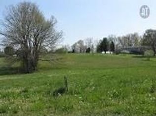 1042 Lewis Rd, Burns, TN 37029