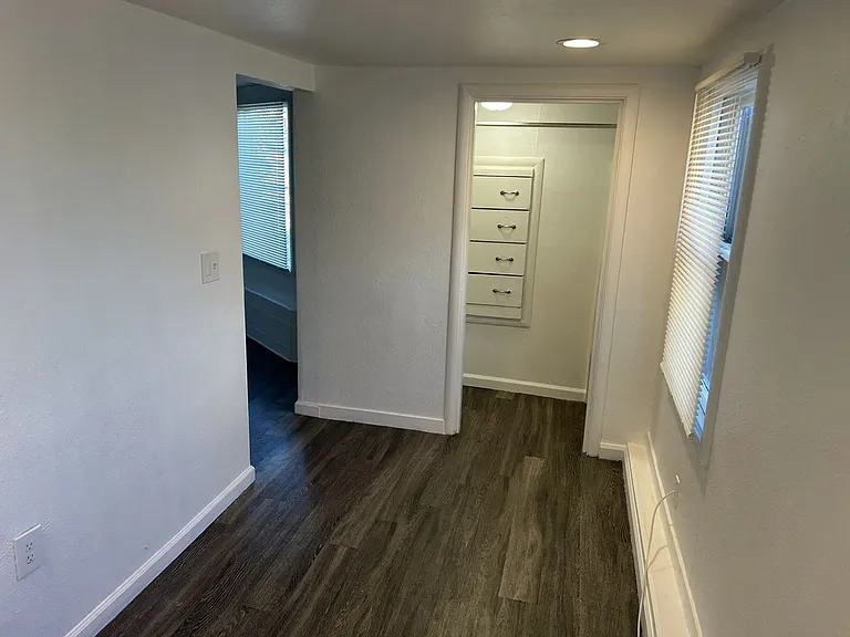 827 Georgia St — Photo 15