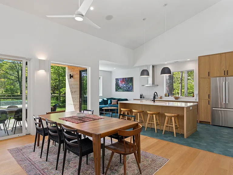 6710 Soundview Ave — Photo 8