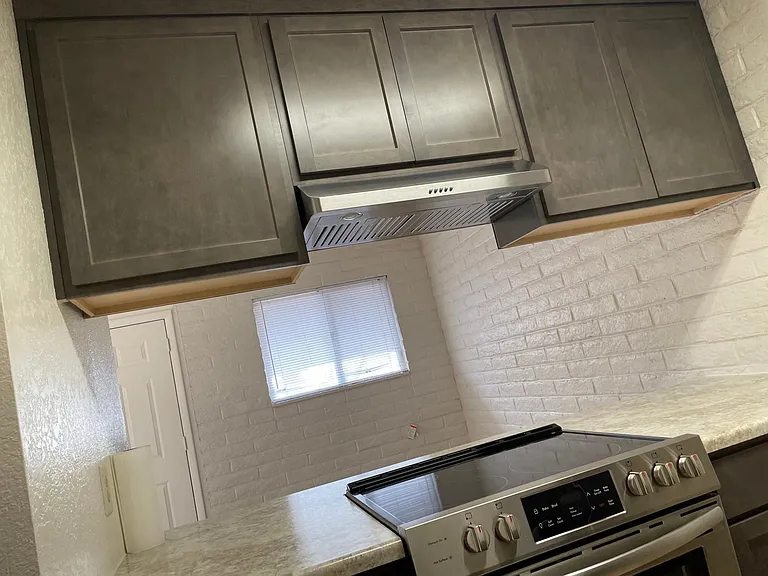 3416 E Monte Vista Dr — Photo 2