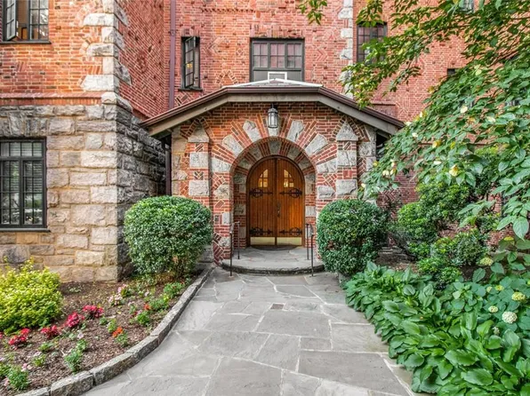 45 Pondfield Road W #4B, Bronxville, NY 10708