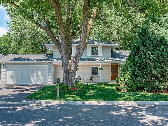 2nd image of 2731 Crown Hill Ct