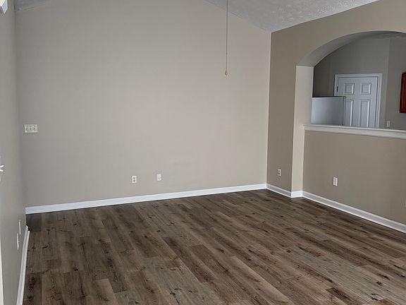 4th image of 2500 Lake Royale Dr