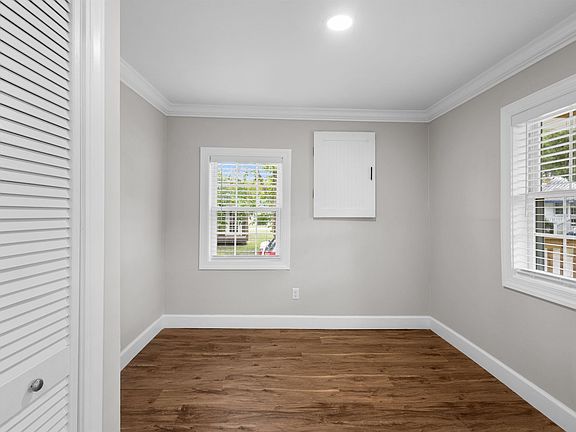 5th image of 817 Simmons St.