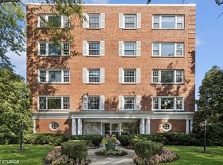 2425 Central St APT 2B, Evanston, IL 60201