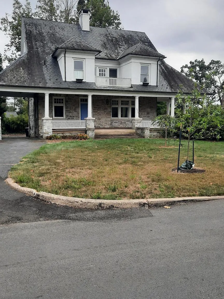 4 bed, 3.5 bath, 3300 sqft, $3,000 — Photo 2