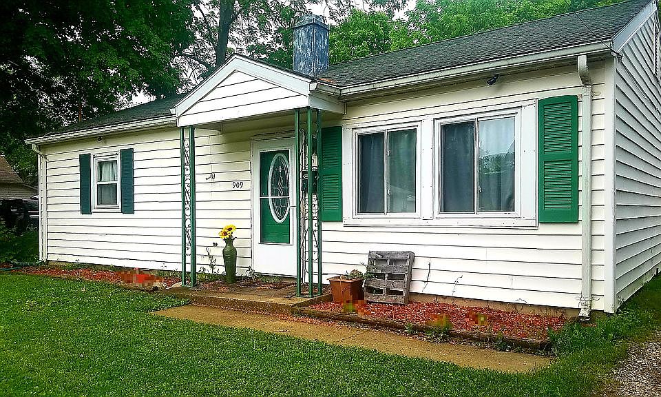 1st image of 909 S 24th St
