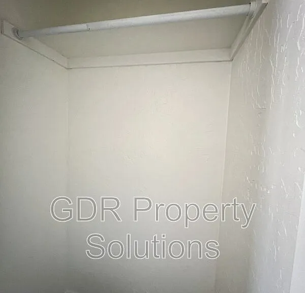 3529 Ross Ave SE — Photo 41