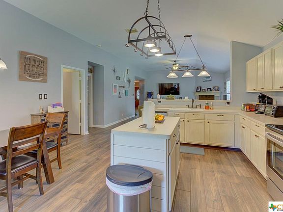 2nd image of 1652 Sunnycrest Cir