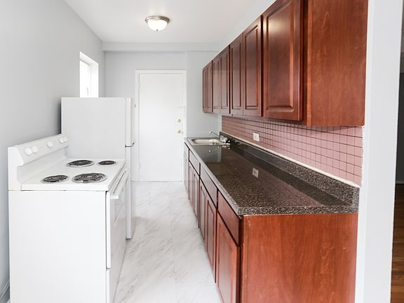2nd image of 4503 N Malden St APT 1B