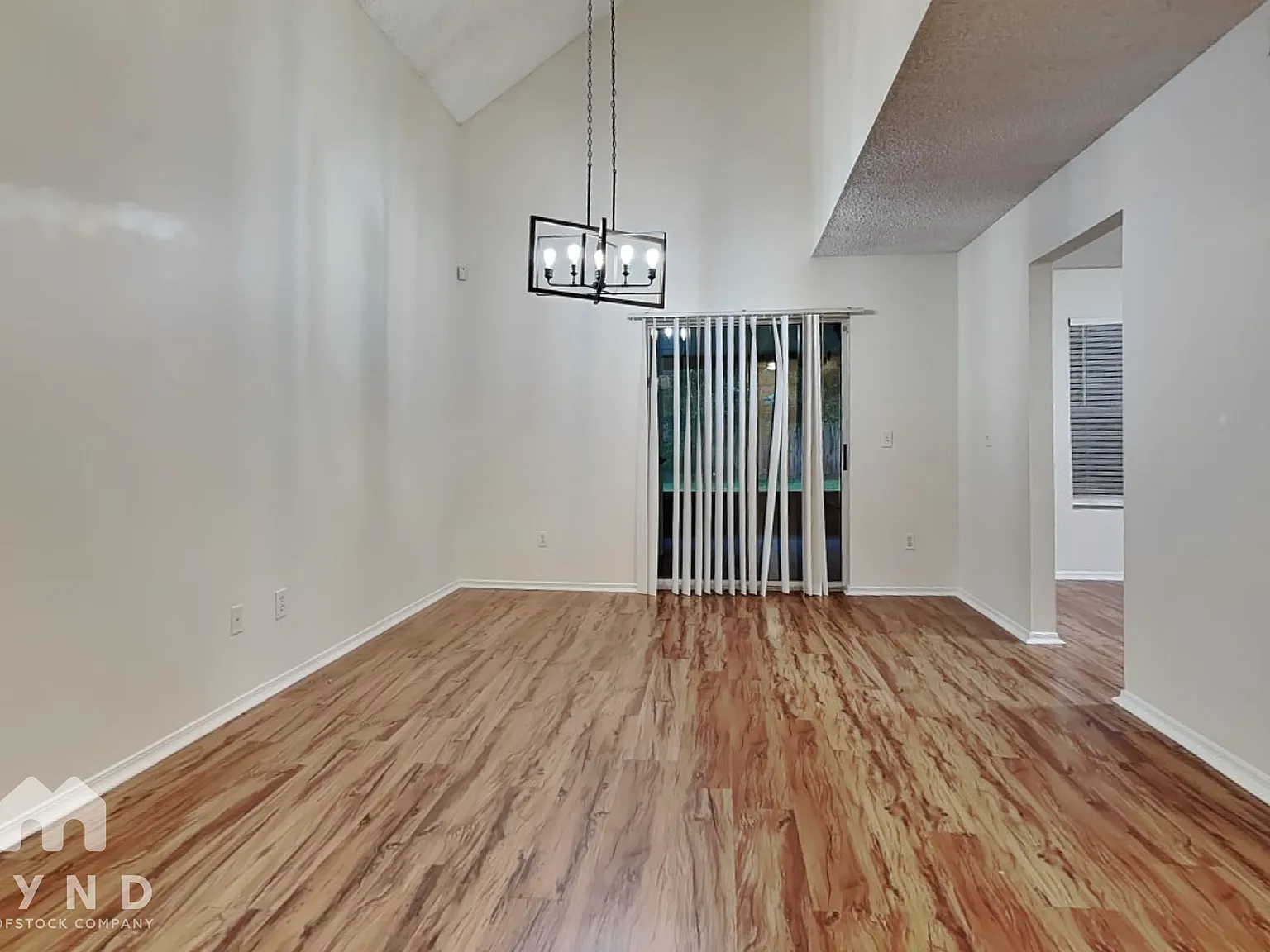 3 bed, 2.0 bath, 1358 sqft, $1,699 — Photo 3