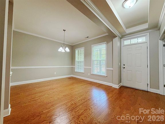 5th image of 10313 Woodview Cir