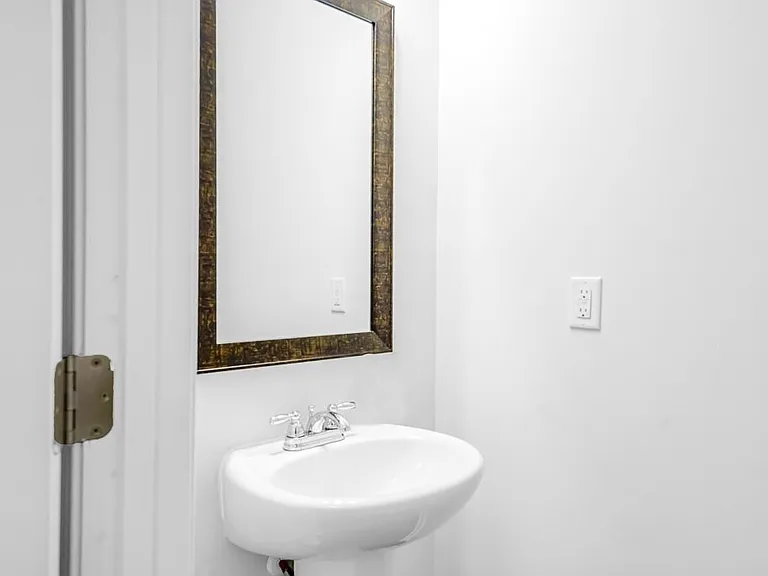 329 Hartland Pl — Photo 11