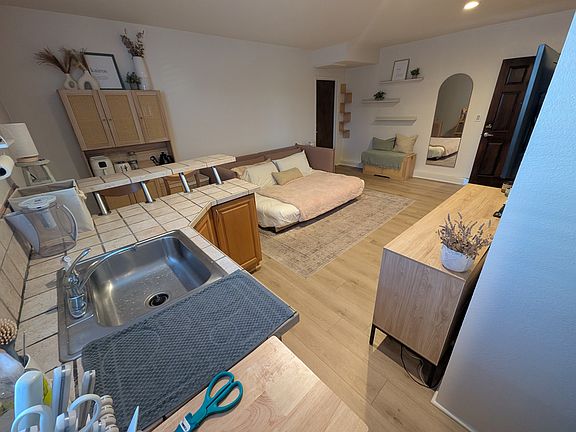 4th image of 301 Windward Ave #B