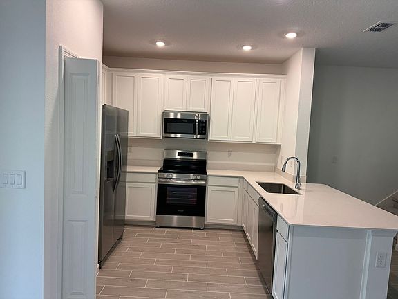 3rd image of 332 Belfort Ct
