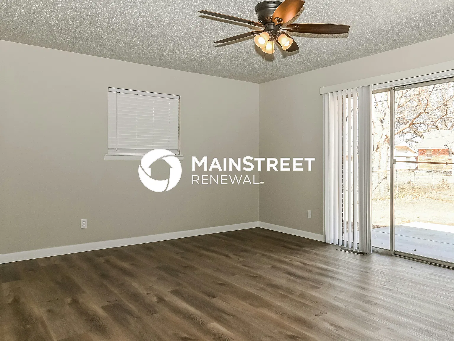 1113 W Woodcrest Dr — Photo 4