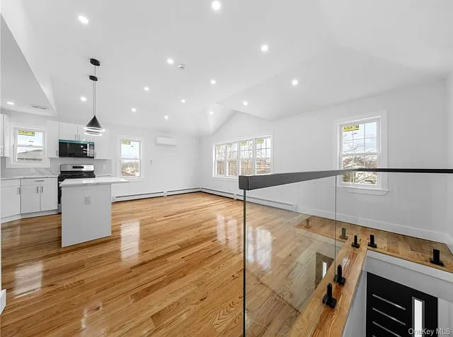 3 bed, 2.0 bath, 1100 sqft, $4,300 — Photo 4