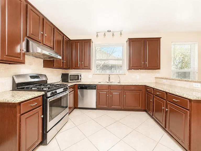 1727 Park Forest Dr — Photo 9