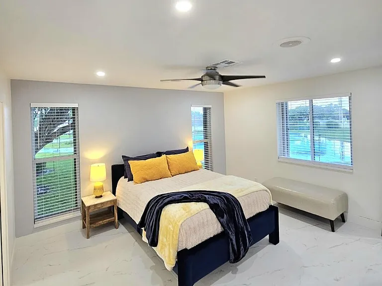 1631 NW 18th Ave #201 — Photo 21
