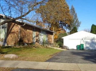 1937 Old Willow Rd, Northfield, IL 60093