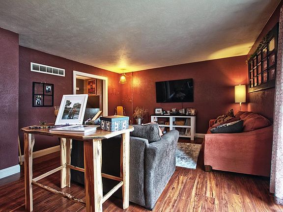 5th image of 9 Essex Ln